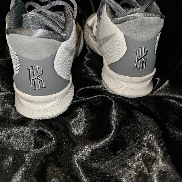 Nike™ Kyrie Irving 7 SE (GS) Basketball Shoes Sz 6Y Gray CHIP - Picture 7 of 10
